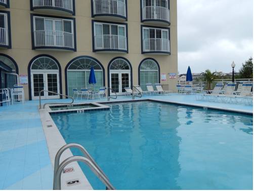 Imagen de la piscina del Hotel Coconut Malorie Resort Hotel, Ascend Hotel Collection. Foto 16