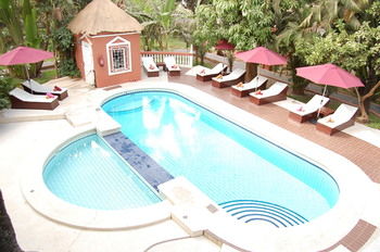 Imagen de la piscina del Hotel Coconut Residence. Foto 15