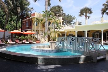 Imagen de la piscina del Hotel Coconut Residence. Foto 16