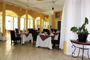 Imagen del bar/restaurante del Hotel Coconut Residence. Foto 3