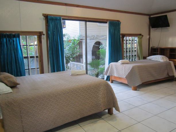 Imagen de la habitación del Hotel Coconut Tree West Bay. Foto 2