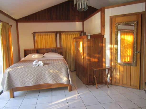 Imagen de la habitación del Hotel Coconut Tree West Bay. Foto 3