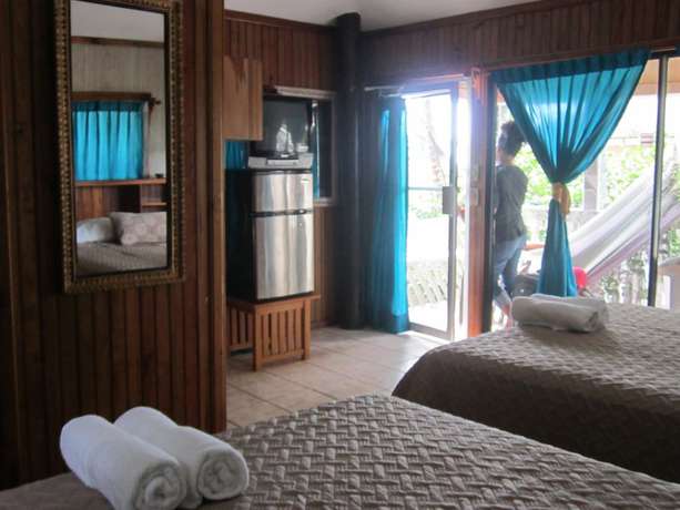 Imagen de la habitación del Hotel Coconut Tree West Bay. Foto 17