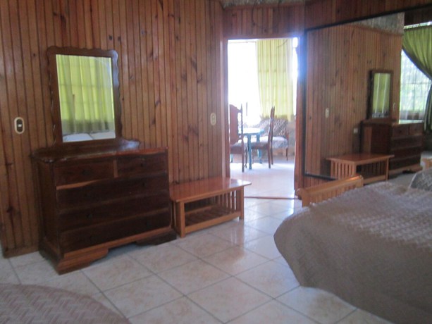 Imagen de la habitación del Hotel Coconut Tree West Bay. Foto 18