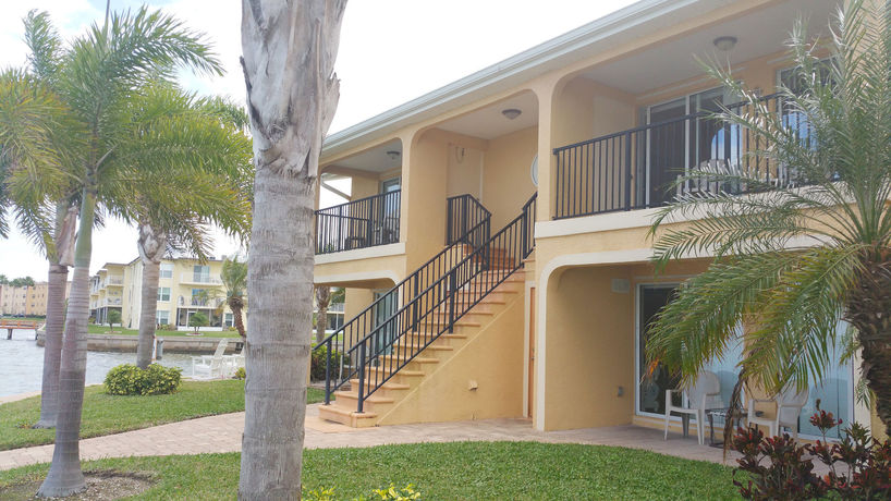 Imagen de los exteriores del Hotel Coconut Villas Of Dunedin. Foto 8