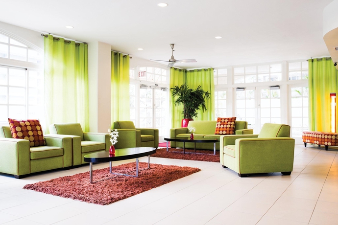 Imagen de los interiores del Hotel Coconut Waikiki. Foto 9