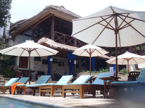 Imagen de la piscina del Hotel Coconuts Beach Resort. Foto 13