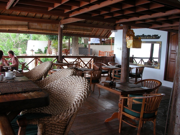 Imagen del bar/restaurante del Hotel Coconuts Beach Resort. Foto 4