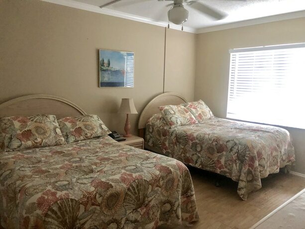 Imagen de la habitación del Hotel Coconuts Beach Resort, Holmes Beach. Foto 19