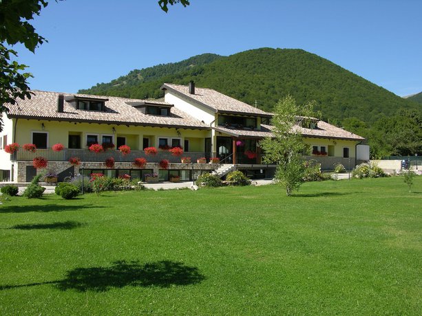 Imagen de los exteriores del Hotel Cocoon, Pescasseroli. Foto 8