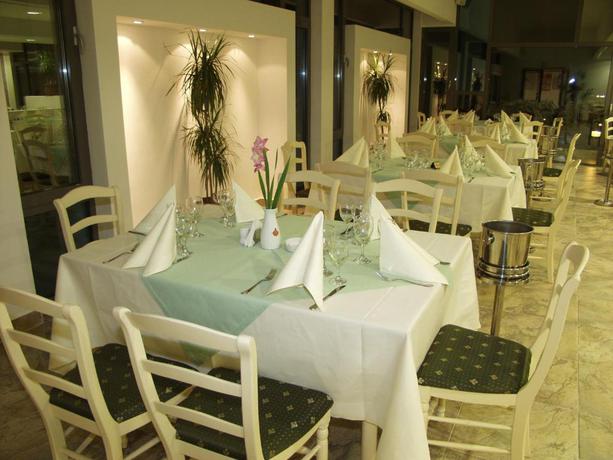 Imagen del bar/restaurante del Hotel Cocor Spa. Foto 2