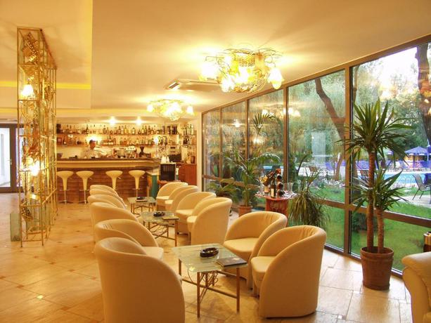 Imagen del bar/restaurante del Hotel Cocor Spa. Foto 3