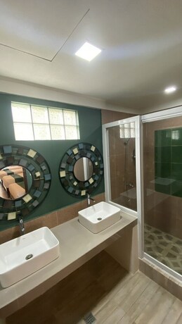 Imagen de la habitación del Hotel Cocotel Rsam Beach Resort. Foto 38