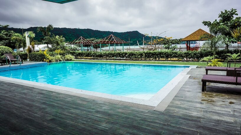Imagen de la piscina del Hotel Cocotel Rsam Beach Resort. Foto 39
