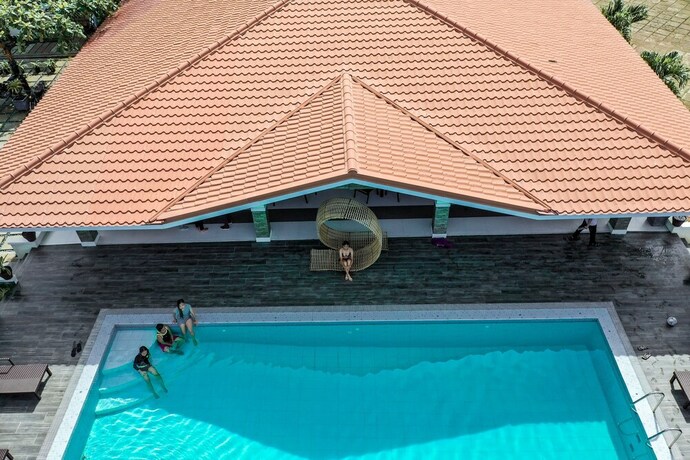 Imagen de la piscina del Hotel Cocotel Rsam Beach Resort. Foto 40