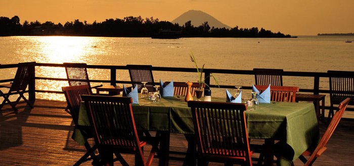 Imagen del bar/restaurante del Hotel Cocotinos Manado A Boutique Dive Resort and Spa. Foto 2