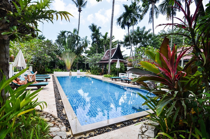 Imagen de la piscina del Hotel Cocoville Phuket Resort. Foto 9