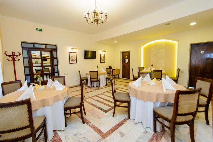 Imagen del bar/restaurante del Hotel Codrisor. Foto 4