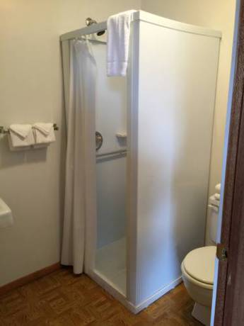 Imagen de la habitación del Hotel Cody Holiday Lodge. Foto 3