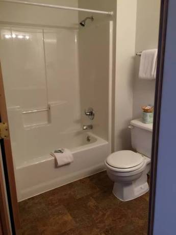 Imagen de la habitación del Hotel Cody Holiday Lodge. Foto 4