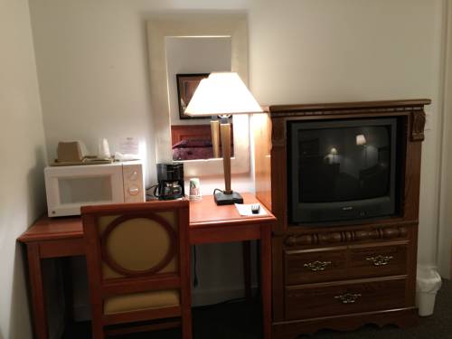 Imagen de la habitación del Hotel Cody Holiday Lodge. Foto 6