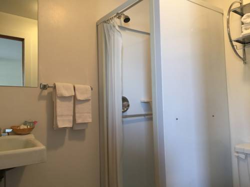 Imagen de la habitación del Hotel Cody Holiday Lodge. Foto 7