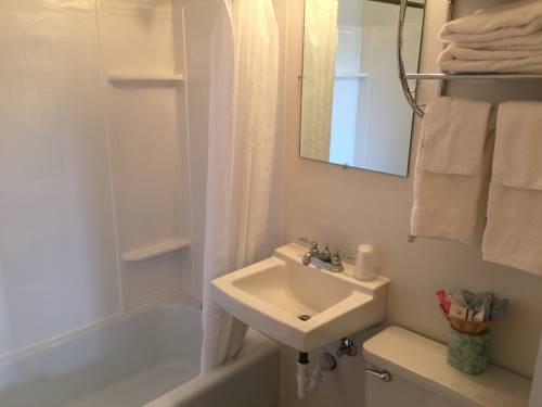 Imagen de la habitación del Hotel Cody Holiday Lodge. Foto 8