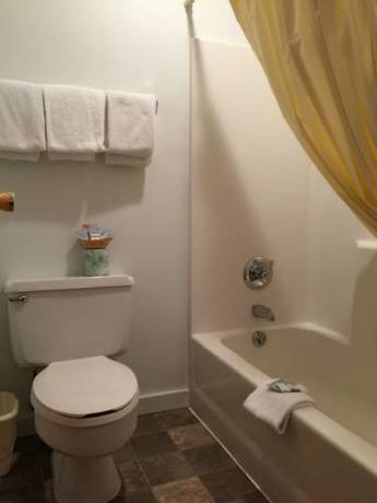 Imagen de la habitación del Hotel Cody Holiday Lodge. Foto 14