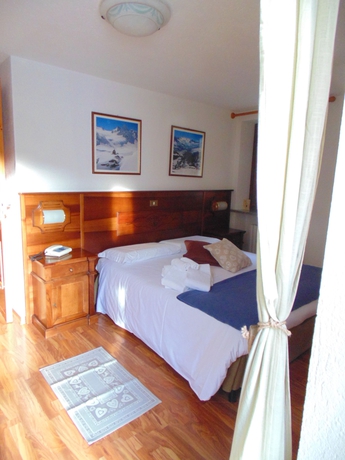 Imagen de la habitación del Hotel Coeur du Village. Foto 7