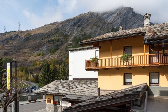 Imagen de los exteriores del Hotel Coeur du Village. Foto 12