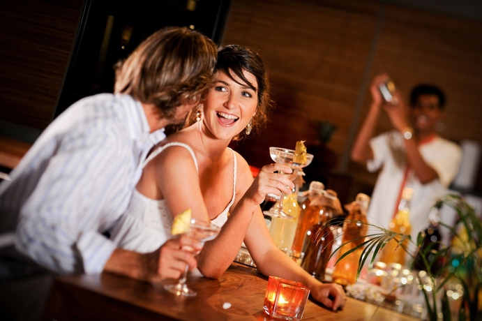 Imagen del bar/restaurante del Hotel Coin De Mire Attitude. Foto 3