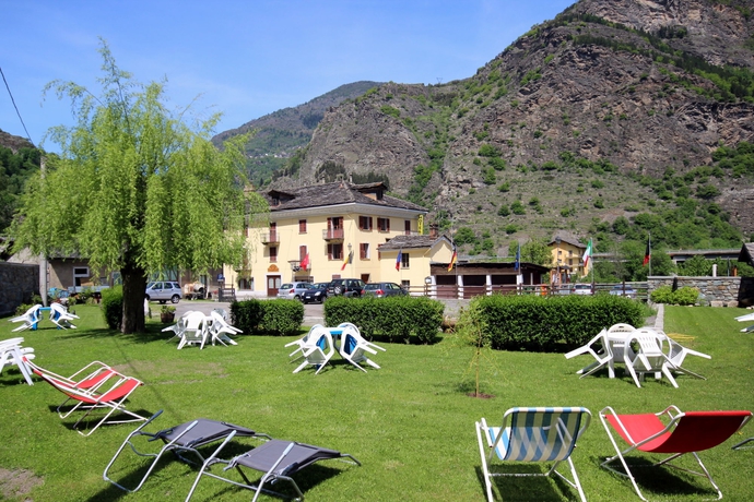 Imagen de los exteriores del Hotel Col Du Mont. Foto 14