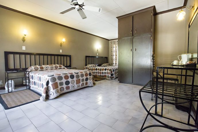 Imagen de la habitación del Hotel Col-John. Foto 6