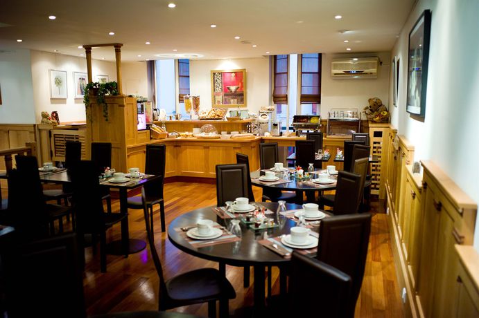 Imagen del bar/restaurante del Hotel Colbert. Foto 4