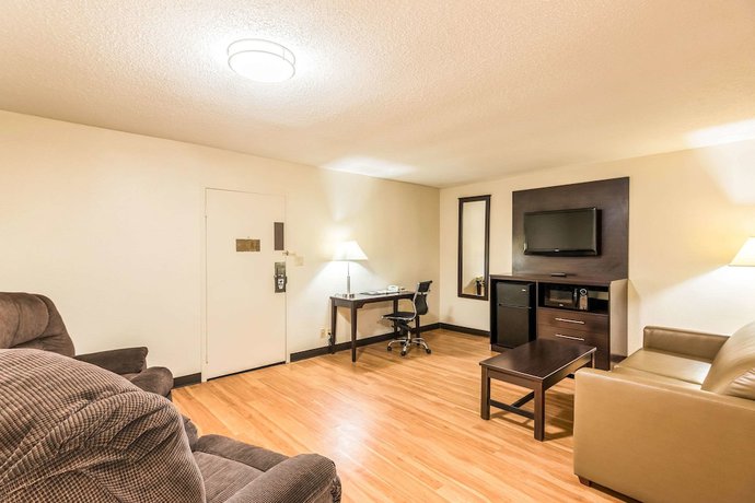 Imagen de la habitación del Hotel Colby Inn and Suites. Foto 9