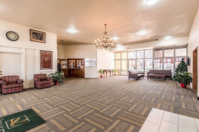 Imagen de los interiores del Hotel Colby Inn and Suites. Foto 18