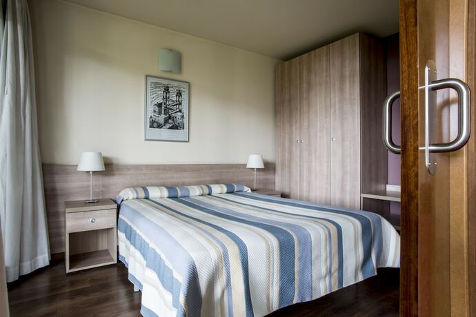 Imagen de la habitación del Hotel Colegio Mayor Hern&aacute;n Cort&eacute;s (centro Adscrito A La Reaj). Foto 21