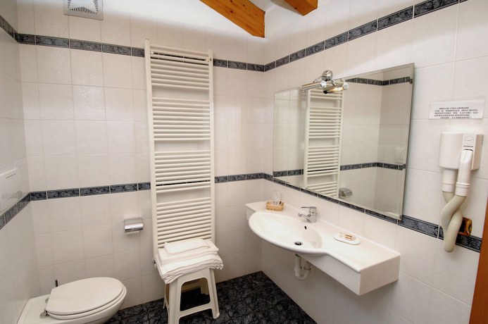 Imagen de la habitación del Hotel Colfosco. Foto 12