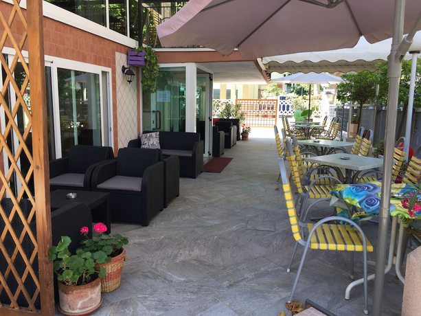 Imagen de los exteriores del Hotel Colibr&igrave;, Rimini. Foto 12