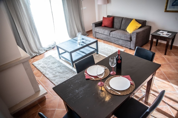 Imagen de la habitación del Hotel Colina Verde Golf and Sports Resort. Foto 16