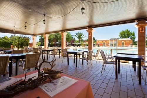 Imagen del bar/restaurante del Hotel Colina Village. Foto 3