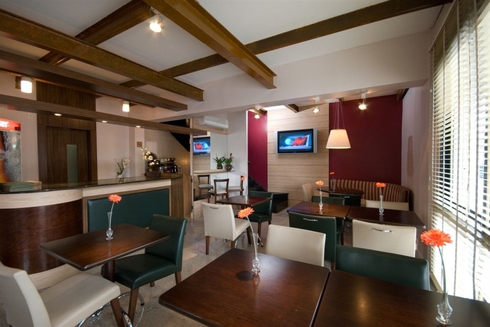 Imagen del bar/restaurante del Hotel Coliving Century Park By My Way. Foto 1