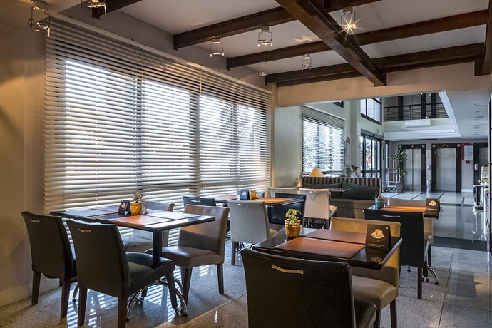 Imagen del bar/restaurante del Hotel Coliving Century Park By My Way. Foto 2