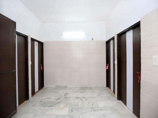 Imagen de los interiores del Hotel Collection O 12986 The Red. Foto 16