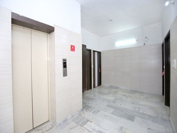 Imagen de los interiores del Hotel Collection O 12986 The Red. Foto 19