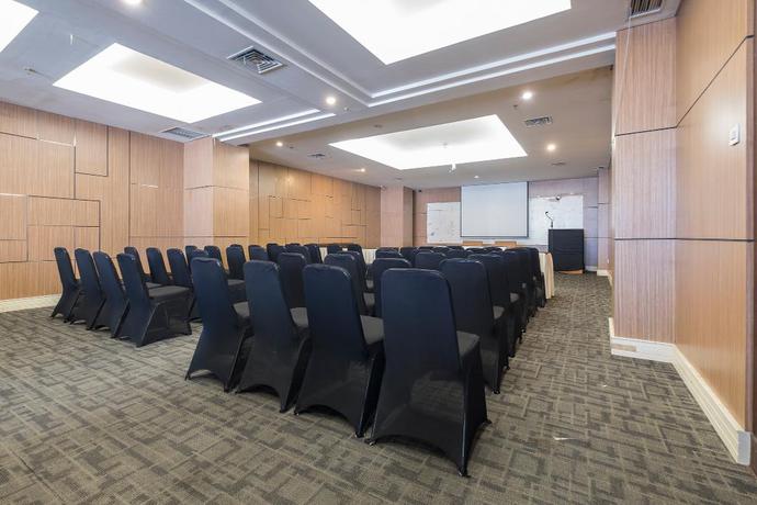 Imagen de los interiores del Hotel Collection O 19 Grand Malebu Makassar. Foto 9