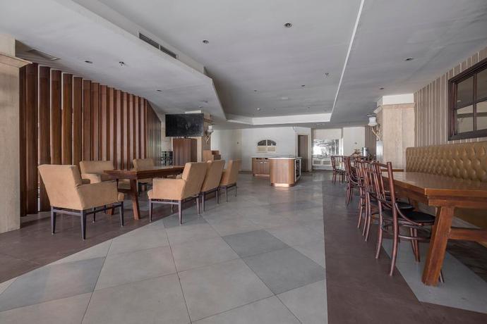 Imagen del bar/restaurante del Hotel Collection O 19 Grand Malebu Makassar. Foto 3