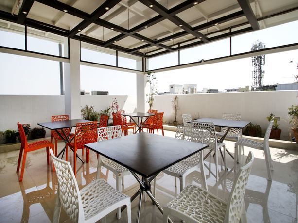 Imagen del bar/restaurante del Hotel Collection O 7601 Park Heights Banjara Hills. Foto 3