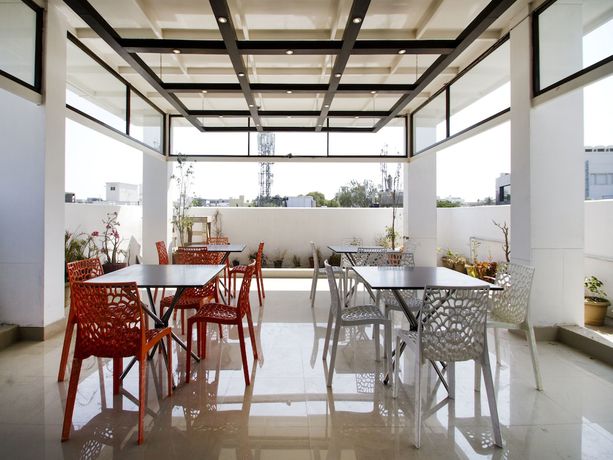 Imagen del bar/restaurante del Hotel Collection O 7601 Park Heights Banjara Hills. Foto 4
