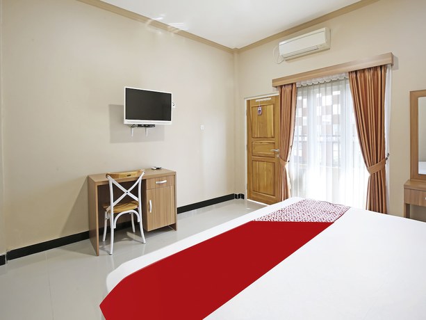 Imagen de la habitación del Hotel Collection O 91449 Griya Ampenan Residence. Foto 8
